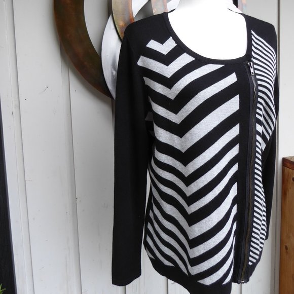 Women's Elaine Wang, Black & Grey, Chevron Cardigan, with Off-set Zipper, Size L - Picture 5 of 7